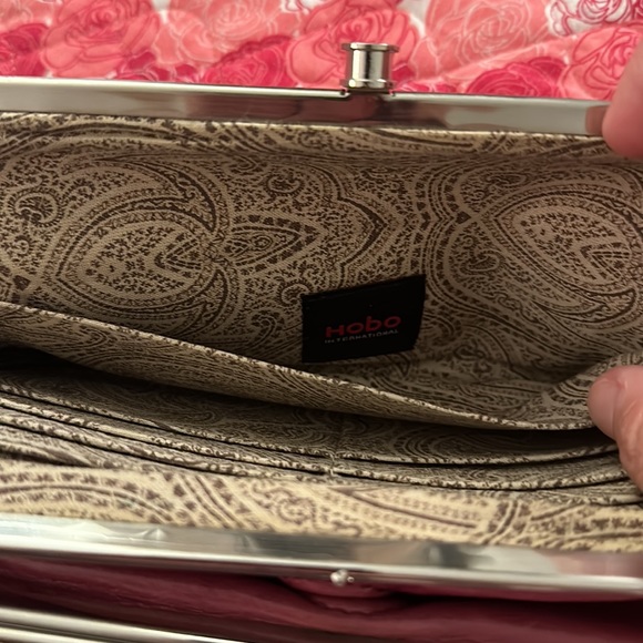 Hobo wallet in a pink color with a tan brown interior design. Great condition! - Picture 7 of 12